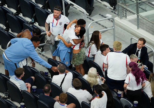Jalinan cinta Castro dan Bellingham mulai terkuak pada akhir tahun 2024. Keduanya go public sebagai pasangan kekasih pada awal 2025. Saat itu Castro menonton langsung pertandingan Real Madrid dan menghabiskan waktu bersama keluarga Bellingham.  Foto: PA Images via Getty Images/Martin Rickett - PA Images