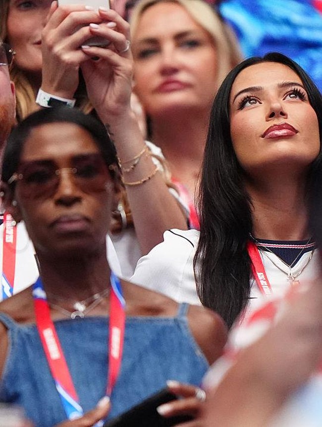 Pacar Jude Bellingham Jadi Sorotan di Piala Dunia, Pernah Dituduh Jadi Escort