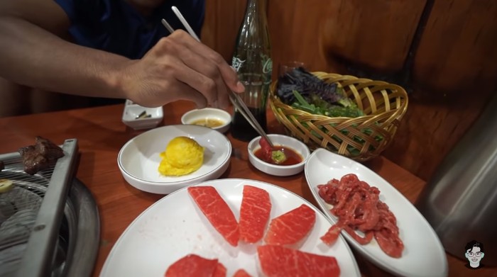 Seru! Asnawi Mangkualam Kulineran Minum Matcha hingga BBQ-an