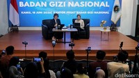 Penghentian distribusi MBG diatur dalam Surat Edaran Nomor 12 Tahun 2026 tentang penyesuaian operasional Satuan Pelayanan Pemenuhan Gizi (SPPG) pada periode hari libur. Masa libur sekolah berlangsung mulai 22 Juni hingga 23 Juli 2026.