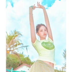 Carmen Pake Celana Panjang di Comeback Hearts2Hearts Jadi Sorotan