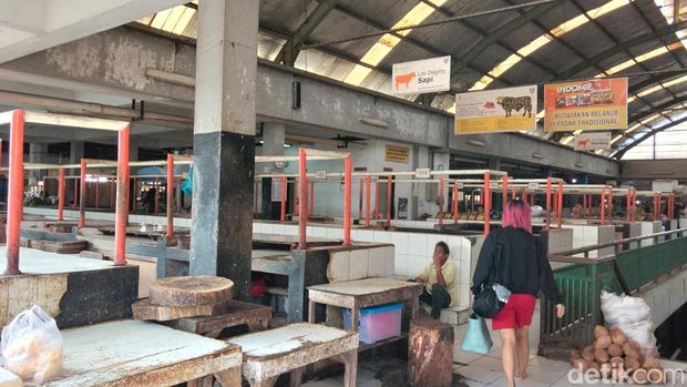 Daging Sapi Magelang Penampakan los daging di Pasar Rejowinangun Kota Magelang, Kamis (18/6/2026).