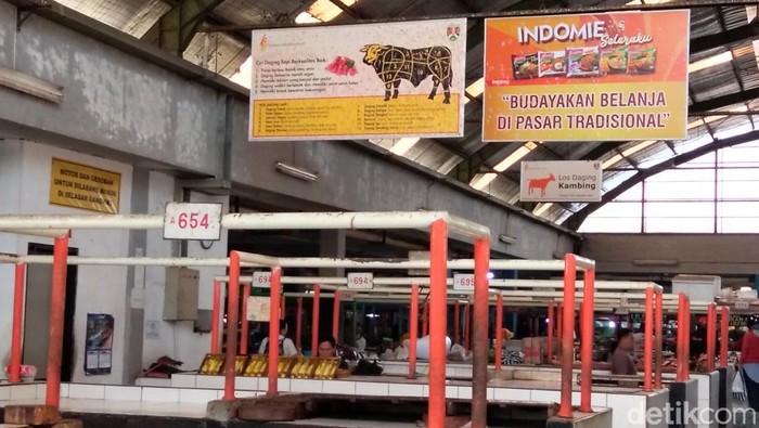 Penampakan los daging di Pasar Rejowinangun Kota Magelang, Kamis (18/6/2026).