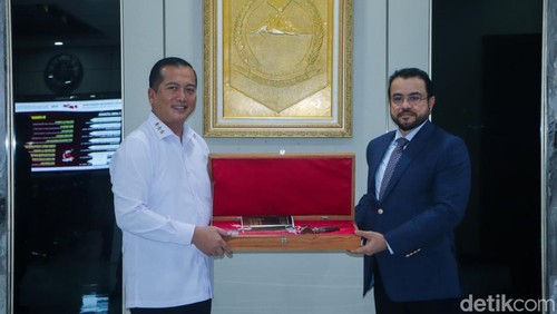 Gubernur NTB Lalu Muhamad Iqbal saat menerima Duta Besar Oman untuk Indonesia, Mohamed Ahmed Salim di ruang kerjanya, Kamis (18/6/2026).