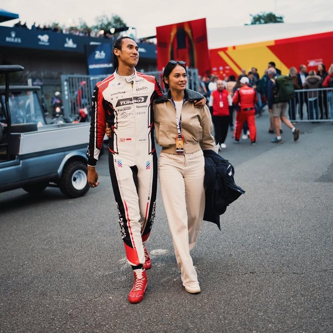 Sweet! Hana Malasan Setia Temani Sean Gelael Balapan di Le Mans