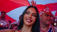 Gaya Seksi Miss Kroasia yang Kembali Bikin Heboh di Piala Dunia 2026