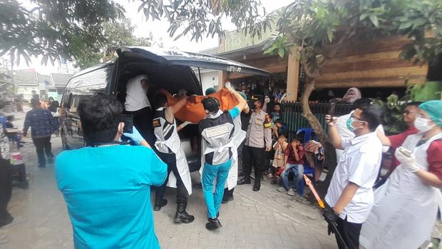 Jasad laki-laki lansia ditemukan membusuk di dalam bilik di perumahan Kota Serang, Banten. Almarhum tinggal sang istri nan diduga mengalami gangguan kejiwaan. (dok Ist)