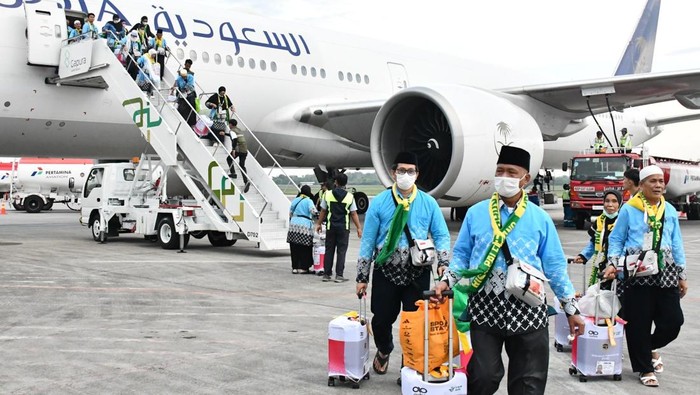 Jemaah haji debarkasi Palembang tiba di Bandara SMB II