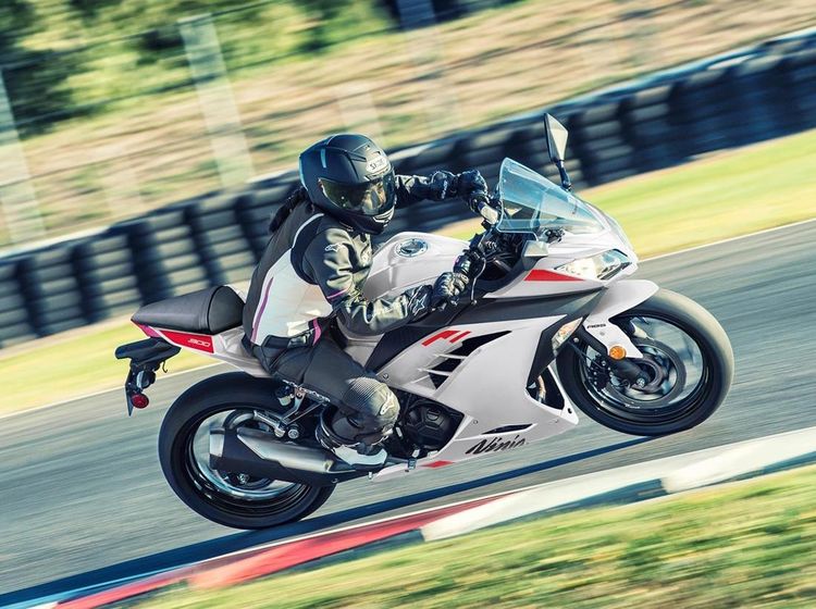 Potret Kawasaki Ninja 250 FI Jadul yang Dihidupkan Lagi