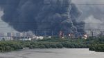 Kilang Minyak Rusia Terbakar Dihantam Serangan Terbesar Ukraina