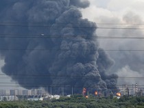 Video Detik-detik Tutup Tangki Kilang Minyak Moskow Terpental Diserang Ukraina