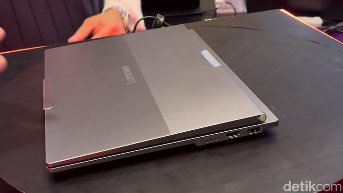 Unik! Laptop Lenovo Bisa Geleng-geleng Sendiri Ikuti Pengguna