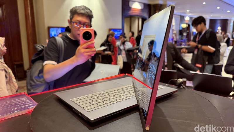 Lenovo ThinkBook Plus Gen 7 Auto Twist