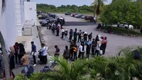 Momen Ribuan Warga Malaysia Antre 2 Km untuk Melamar Kerja