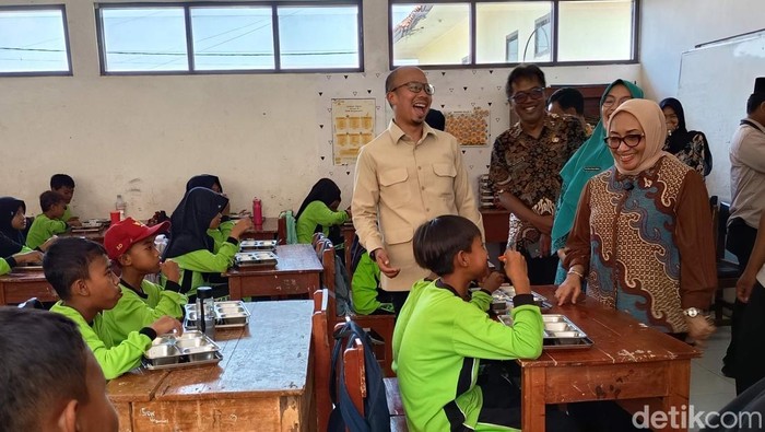Menteri Pemberdayaan Perempuan dan Perlindungan Anak (PPPA) Arifatul Choiri Fauzi saat kunjungan ke Tasikmalaya.