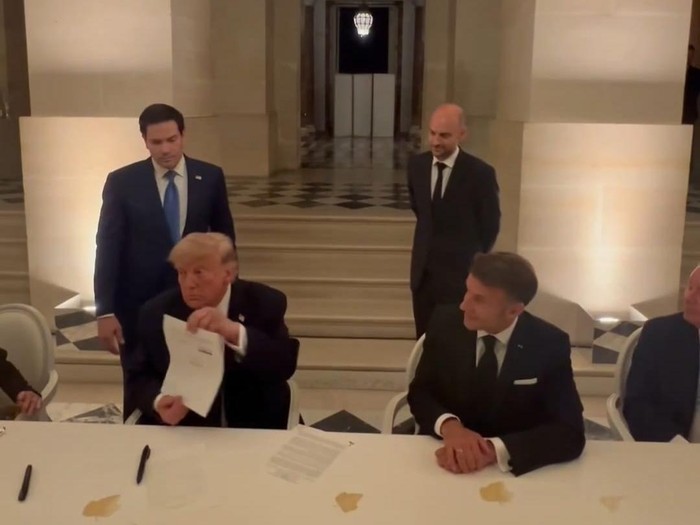 Momen Trump teken MoU damai dengan Iran di Istana Versailles (Akun X Presiden Prancis Emmanuel Macron)