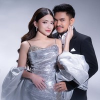 8 Foto Prewedding Nathalie Holscher & Aripat, Glamor Berbalut Gaun Silver