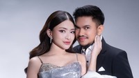 8 Foto Prewedding Nathalie Holscher & Aripat, Glamor Berbalut Gaun Silver