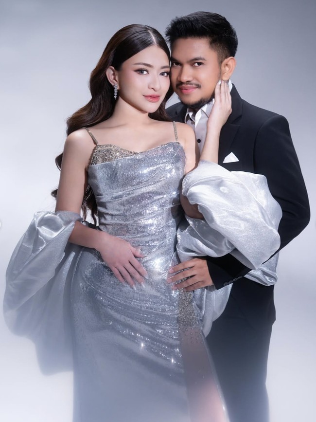 8 Foto Prewedding Nathalie Holscher & Aripat, Glamor Berbalut Gaun Silver