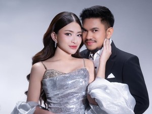 8 Foto Prewedding Nathalie Holscher & Aripat, Glamor Berbalut Gaun Silver