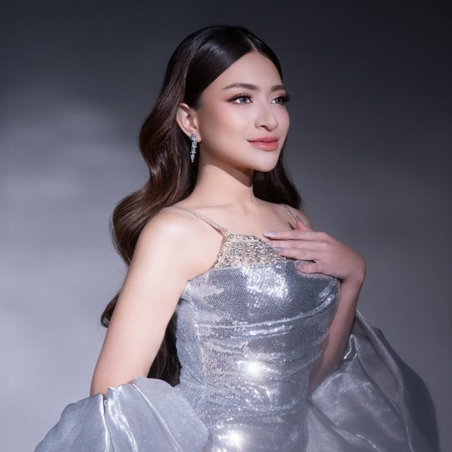 Nathalie Holscher Dijadwalkan Menikah Hari Ini