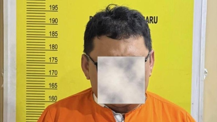 Pelaku LY saat ditangkap. (dok. Polresta Pekanbaru)