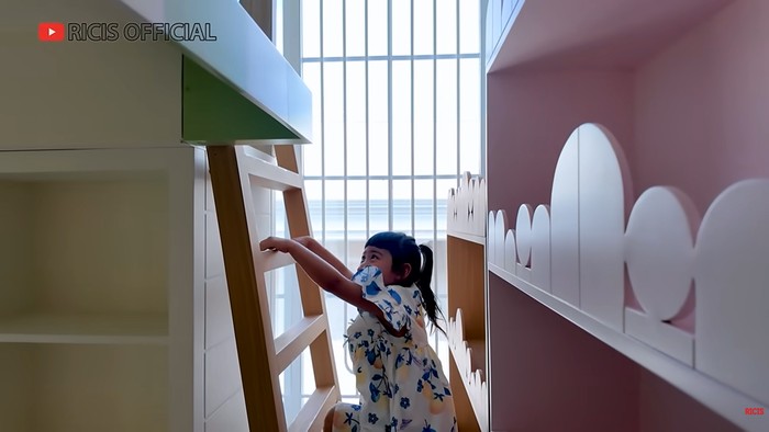 Penampakan kamar Moana di rumah Ria Ricis yang Baru Penampakan kamar Moana di rumah Ria Ricis yang Baru