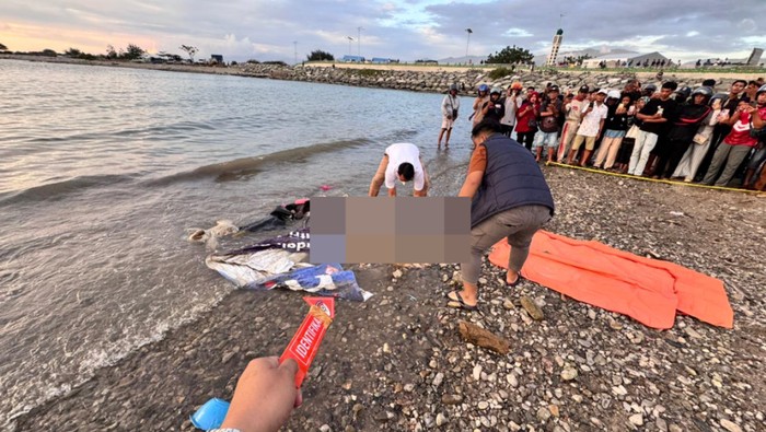 Warga di Kota Palu, dibuat geger oleh penemuan mayat tanpa kedua kaki di Pantai Penggaraman, Kelurahan Talise.