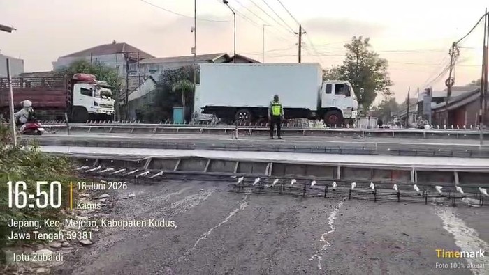 Situasi jalan Jepang Kecamatan Mejobo sedang ada perbaikan, Kamis (18/6/2026).