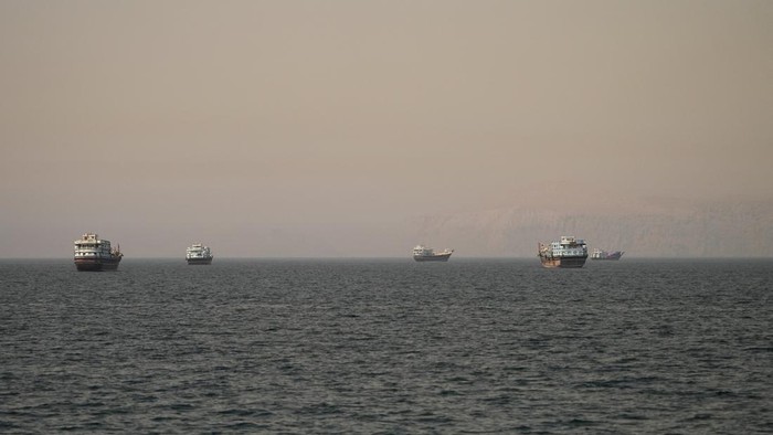 Selat Hormuz panas lagi (Foto: REUTERS/Stringer
