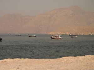 Garda Revolusi Iran Setop 4 Kapal yang Coba Lintasi Selat Hormuz