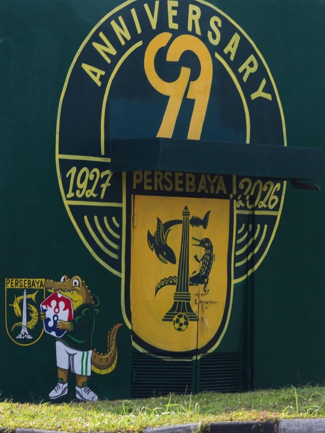 Foto: Kota Surabaya Berhias Mural Anniversary Persebaya