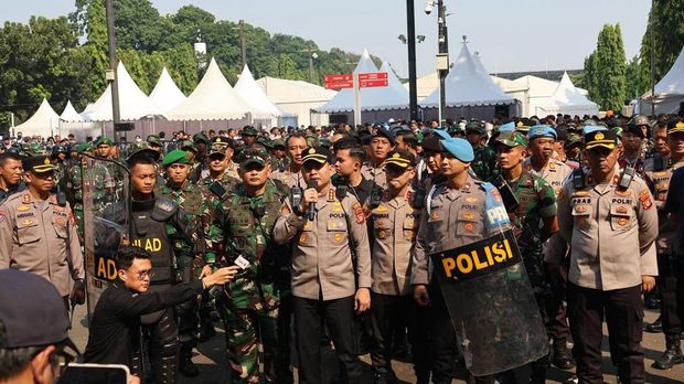 Polda Metro Jaya mengawal eksekusi eks Hotel Sultan, GBK, Jakarta. Polda Metro Jaya mengawal eksekusi eks Hotel Sultan, GBK, Jakarta, Kamis (18/6/2026).