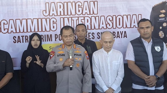 Polisi ungkap tersangka baru jaringan scamming internasional.
