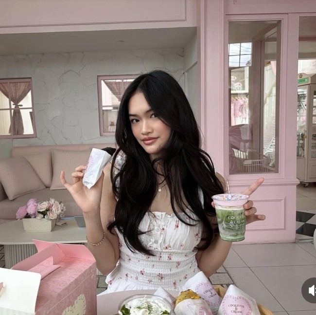 Potret Aqila Zhavira, Mantan Bentrand Peto Saat Minum Matcha hingga Makan Steak