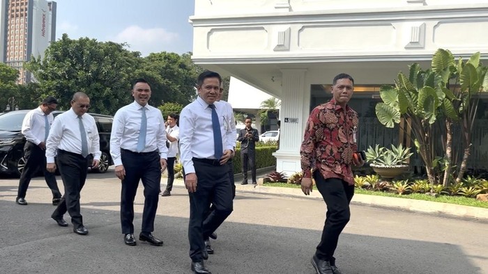 Presiden Prabowo Subianto mengumpulkan puluhan jajaran komisaris dan direksi dari bank-bank himpunan bank negara (himbara) atau bank BUMN di Istana Kepresidenan, Jakarta, Kamis (18/6/2026).