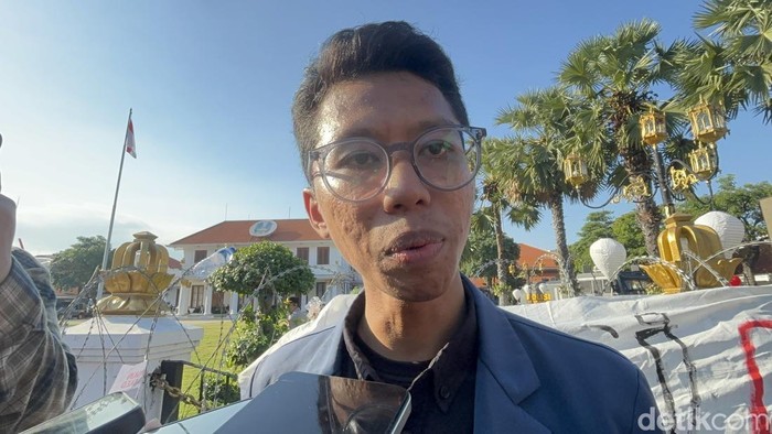 Presiden BEM Universitas Airlangga (Unair), M Rizqi Senja Virawan.