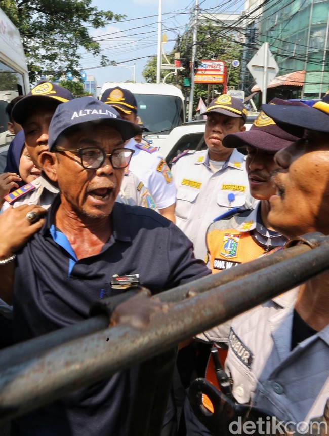 Razia Jukir Liar, Trotoar dan Jalan Dikembalikan ke Fungsinya