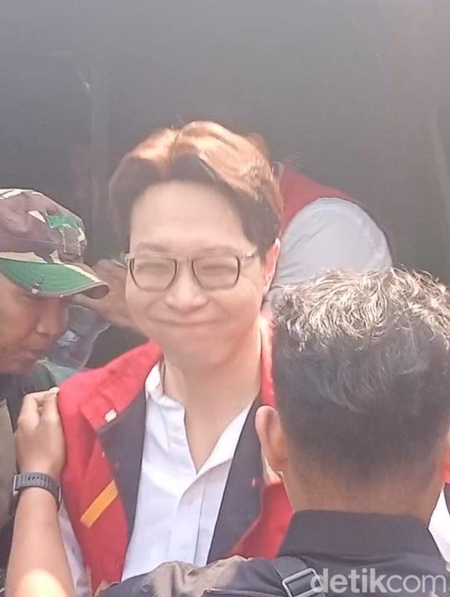 Senyum Richard Lee di Sidang Perdana Dugaan Pelangaran Perlindungan Konsumen