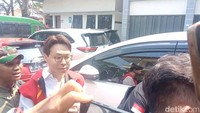 Ini dia penampilan Richard Lee di sidang perdana. Foto: Ahsan/detikHOT