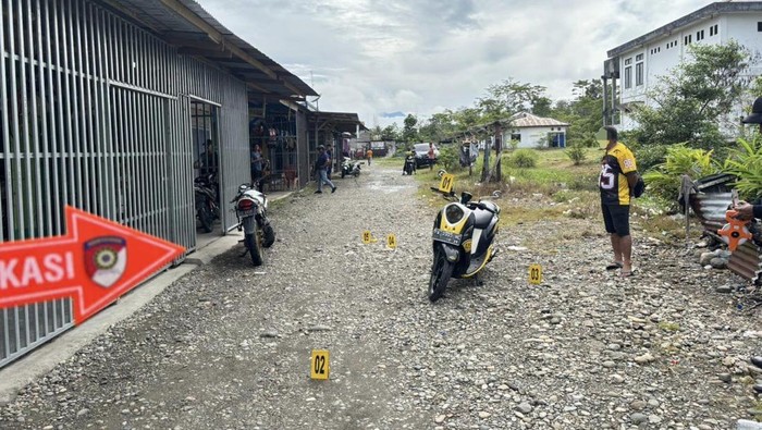 Satgas Operasi Damai Cartenz melakukan olah TKP penindakan komandan KKB di Yahukimo.