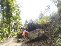 Tebing Setinggi 20 Meter Longsor, Jalan Sinjai Timur-Selatan Terputus