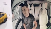 Cuma Modal Boneka Ronaldo-Messi, Sistem Autopilot Tesla Dikibulin!