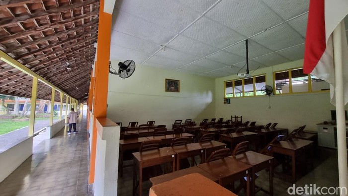 Ruang kelas berjuluk kandang kuda di SMA De Britto Jogja. Foto diunggah Kamis (18/6/2026).