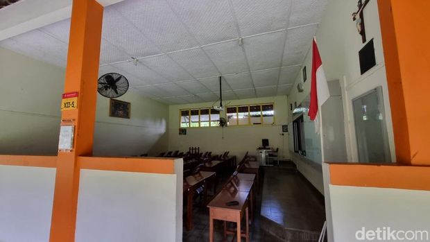 Ruang kelas berjuluk 'kandang kuda' di SMA De Britto Jogja. Foto diunggah Kamis (18/6/2026).