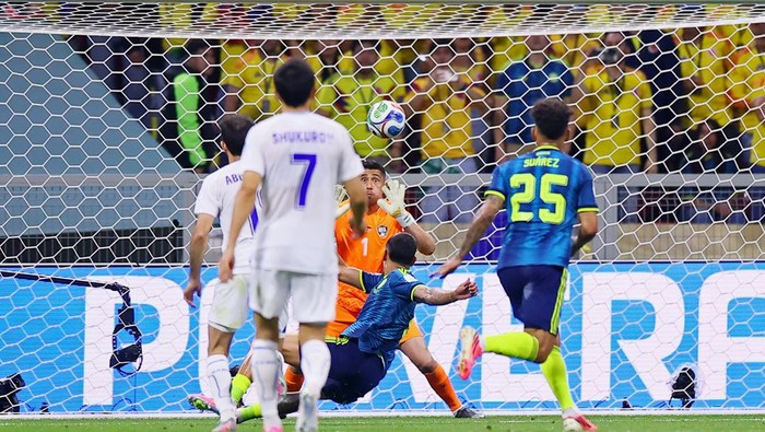 Soccer Football - FIFA World Cup 2026 - Group K - Uzbekistan v Colombia - Estadio Azteca, Mexico City, Mexico - June 17, 2026 Colombias Daniel Munoz scores their first goal REUTERS/Eloisa Sanchez