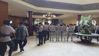 Suasana Dalam Hotel Sultan Saat Eksekusi, Dijaga Ketat Petugas-Tamu Keluar