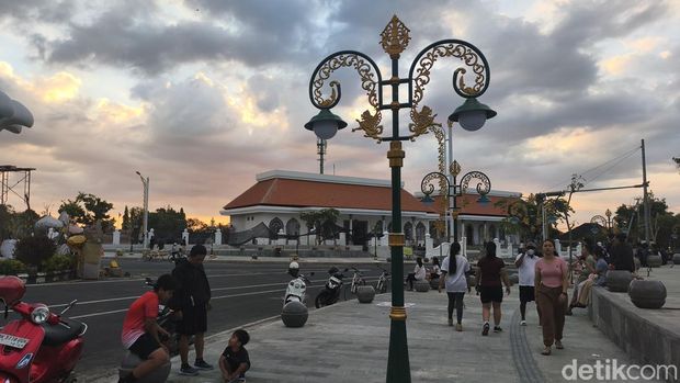 Suasana Titik Nol kota Singaraja, Buleleng, Bali, di sore hari, Kamis (18/6/2026). (Made Wijaya Kusuma/detikBali) Suasana Titik Nol kota Singaraja, Buleleng, Bali, di sore hari, Kamis (18/6/2026). (Made Wijaya Kusuma/detikBali)
