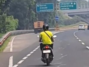 Kenapa Ya di Indonesia Motor Nggak Boleh Masuk Tol?