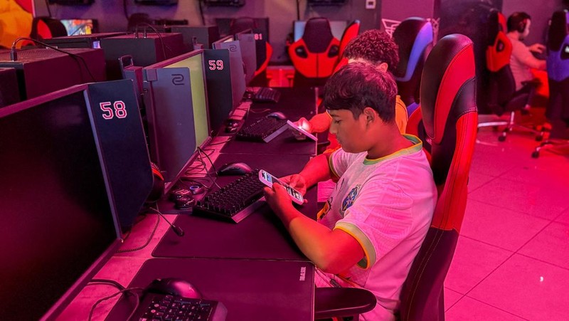 A boy looks at his mobile phone at a gaming centre, after the United Arab Emirates approved a resolution setting the minimum age for social media use at 15, in Dubai, United Arab Emirates, June 18, 2026. Picture taken with a mobile phone. REUTERS/Rula Rouhana